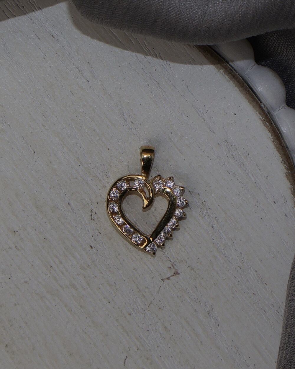 Sterling Silver Heart With Cz Pendant 1.8G / 0.7in